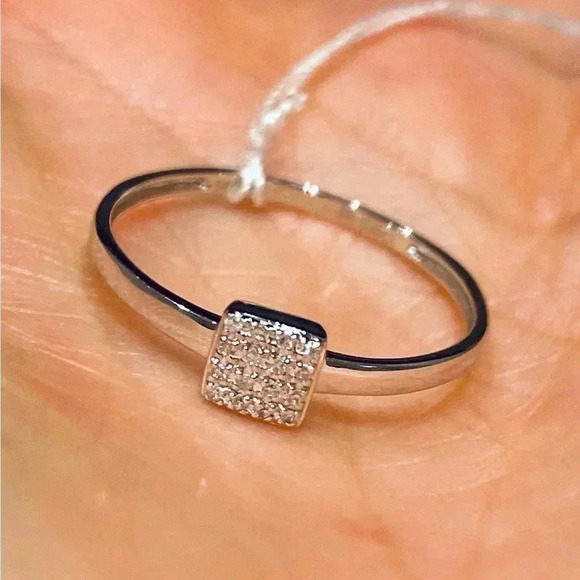 Elegant 14k White Gold Women Ring with Square Diamond Accent
Gift With Purchase - Picture 1 of 6